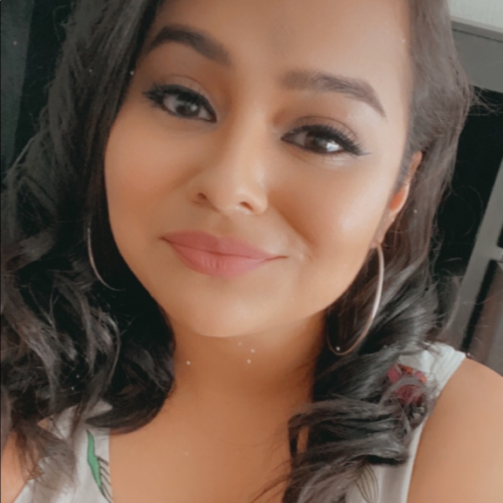 Meet your Posher, Alicia